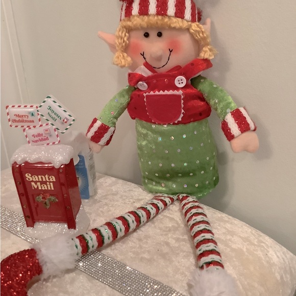 Cute elf on the shelf with bath and bodywork’s Santa’s mailbox plug in - Picture 2 of 5